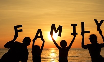 10+ câu hỏi trắc nghiệm với tranh dành cho cả gia đình bằng tiếng Anh - Phần 11 - Chủ đề "Gia đình 2"